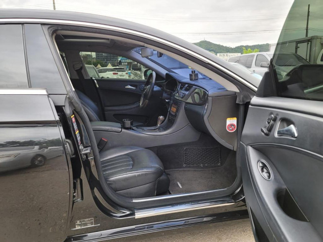 Mercedes-Benz Classe CLS, Voitures, Conakry