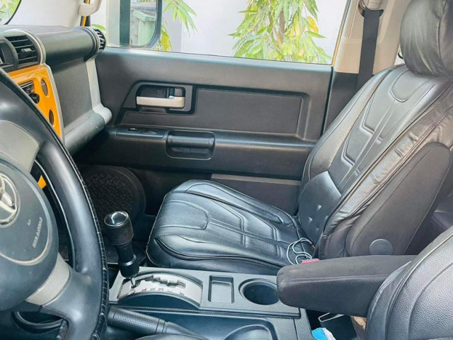Toyota FJ Cruiser, Voitures, Conakry