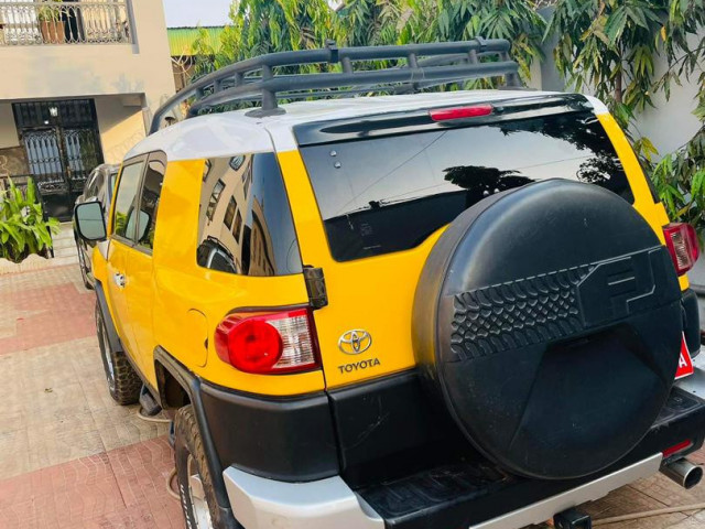 Toyota FJ Cruiser, Voitures, Conakry