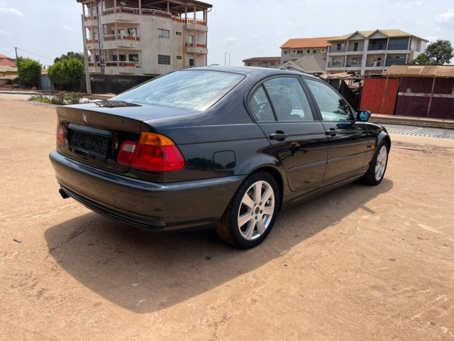 BMW Série 3, Voitures, Conakry