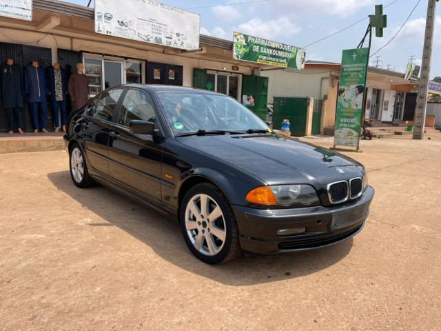 BMW Série 3, Voitures, Conakry