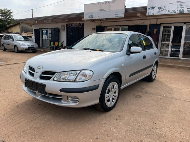 Nissan Almera, Voitures, Conakry
