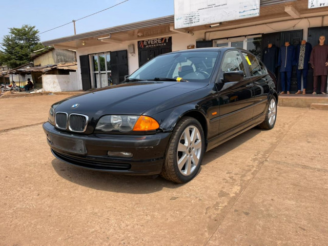 BMW Série 3, Voitures, Conakry