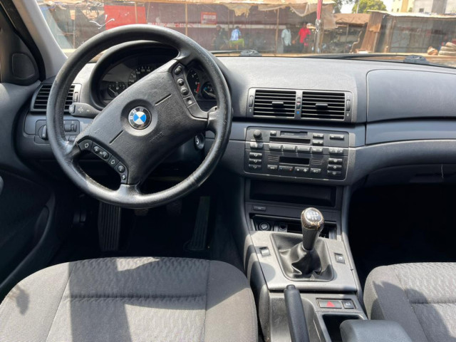 BMW Série 3, Voitures, Conakry