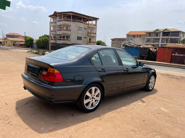 BMW Série 3, Voitures, Conakry
