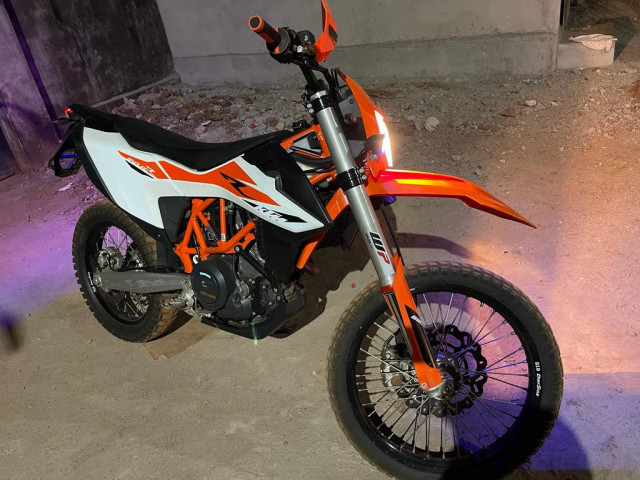 KTM 690 Enduro R, Motos - Scooters, Conakry