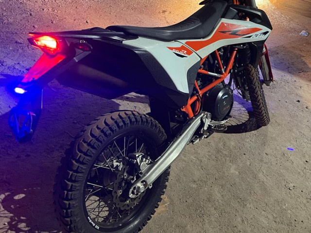 KTM 690 Enduro R, Motos - Scooters, Conakry