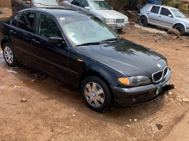 BMW Série 3, Voitures, Conakry