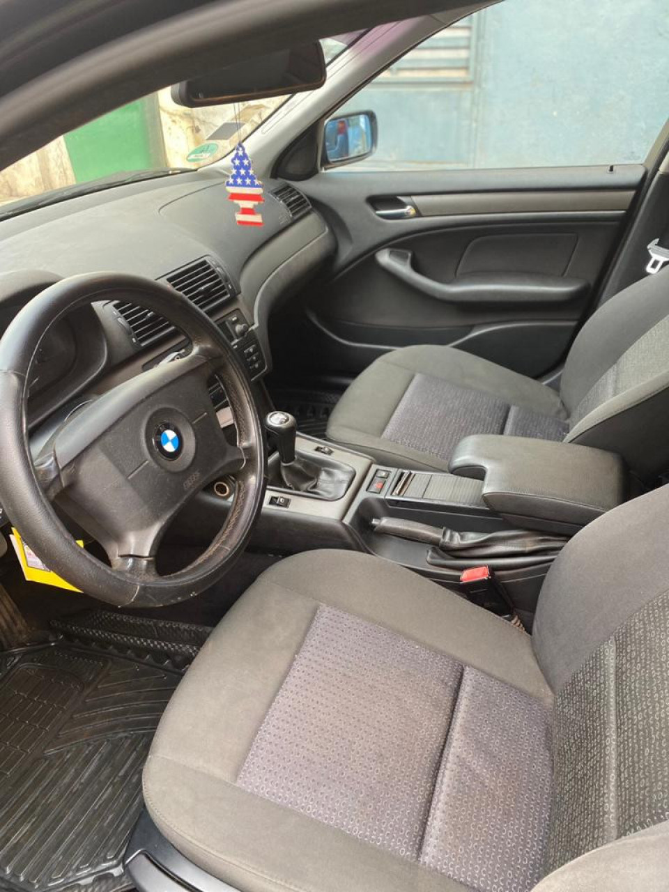 BMW Série 3, Voitures, Conakry