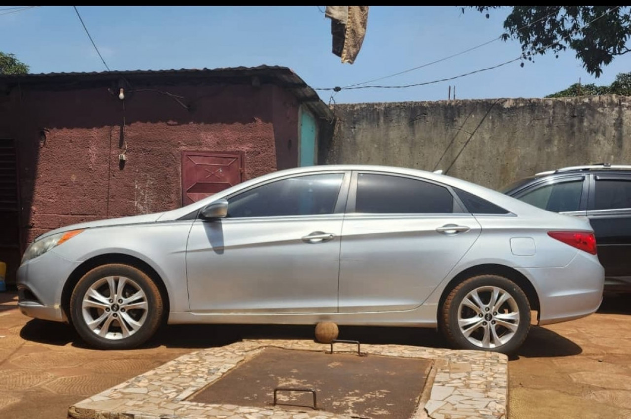 Hyundai Elantra, Voitures, Conakry