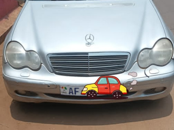 Mercedes-Benz C-Class, Voitures, Conakry