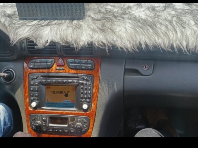 Mercedes-Benz C-Class, Voitures, Conakry