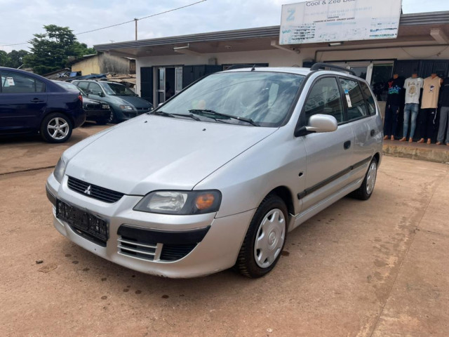Mitsubishi Space Star, Voitures, Conakry