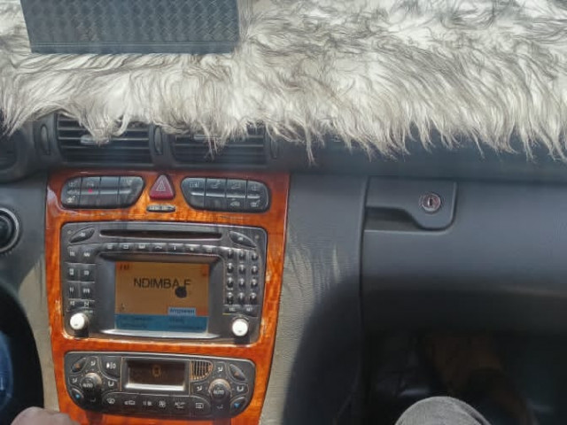Mercedes-Benz Classe C, Voitures, Conakry