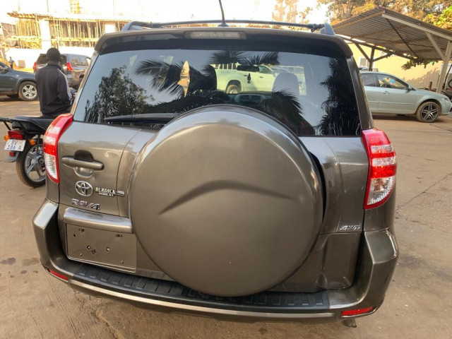 Toyota RAV4, Voitures, Conakry