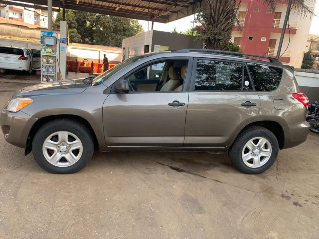 Toyota RAV4, Voitures, Conakry