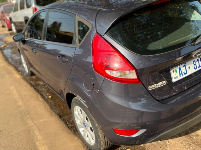 Ford Fiesta, Voitures, Conakry