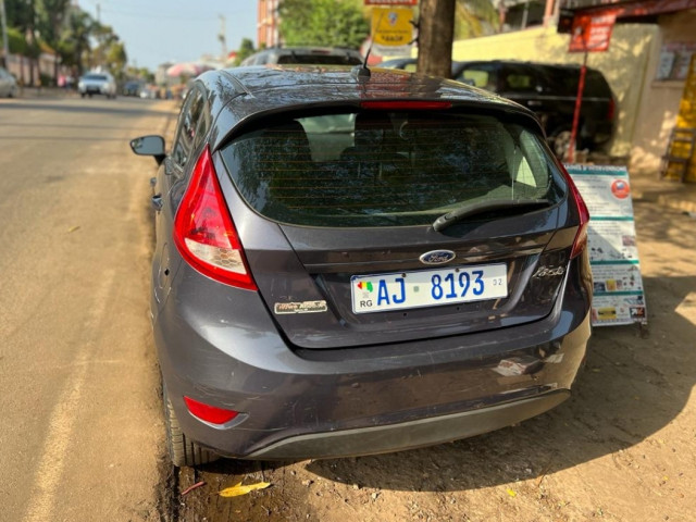 Ford Fiesta, Voitures, Conakry