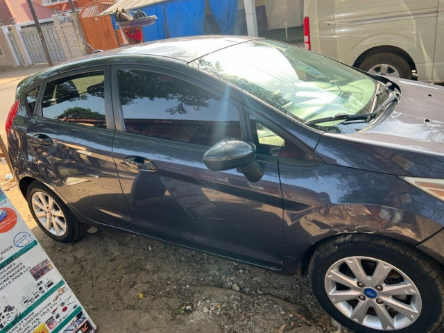 Ford Fiesta, Voitures, Conakry