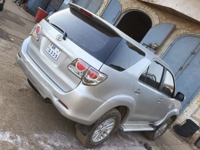 Toyota Fortuner, Voitures, Conakry