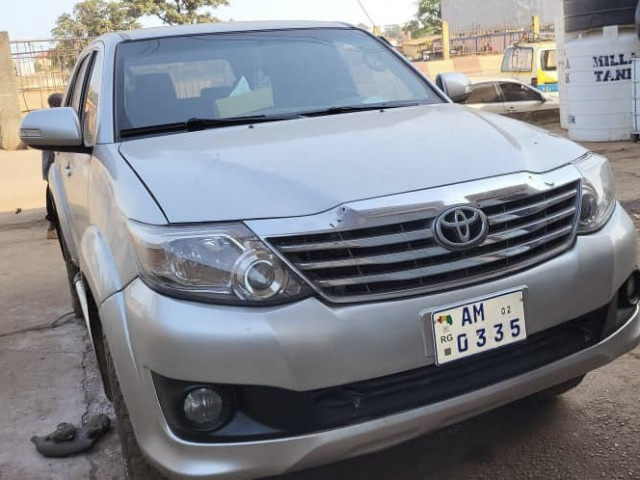 Toyota Fortuner, Voitures, Conakry