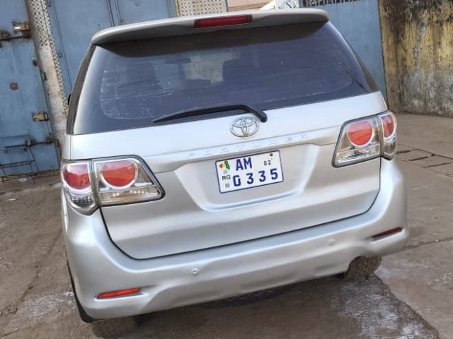 Toyota Fortuner, Voitures, Conakry