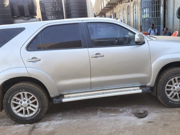 Toyota Fortuner, Voitures, Conakry