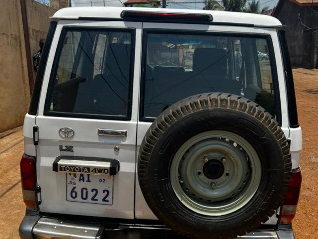Toyota Land Cruiser, Voitures, Conakry