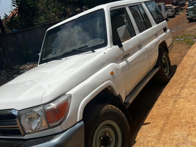 Toyota Land Cruiser, Voitures, Conakry