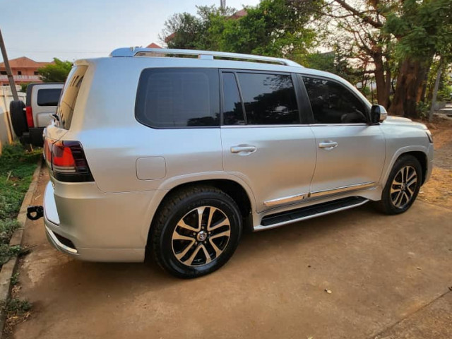 Toyota Land Cruiser, Voitures, Conakry