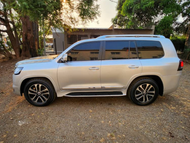 Toyota Land Cruiser, Voitures, Conakry