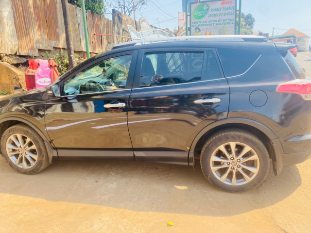 Toyota RAV4, Voitures, Conakry