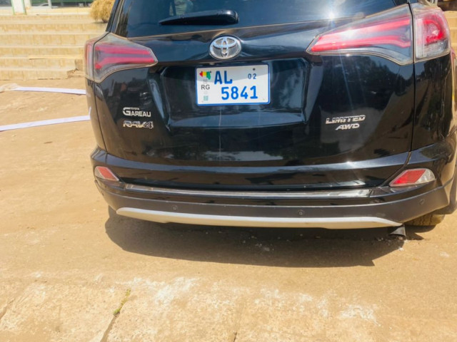 Toyota RAV4, Voitures, Conakry