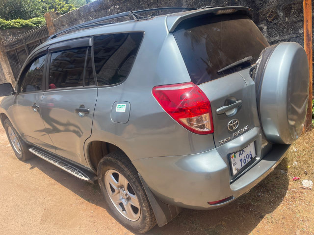 Toyota RAV4, Voitures, Conakry