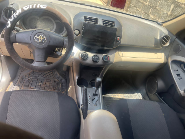 Toyota RAV4, Voitures, Conakry