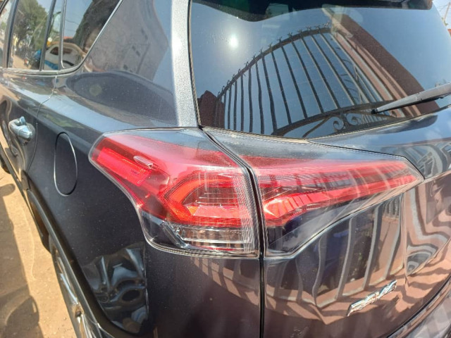 Toyota RAV4, Voitures, Conakry