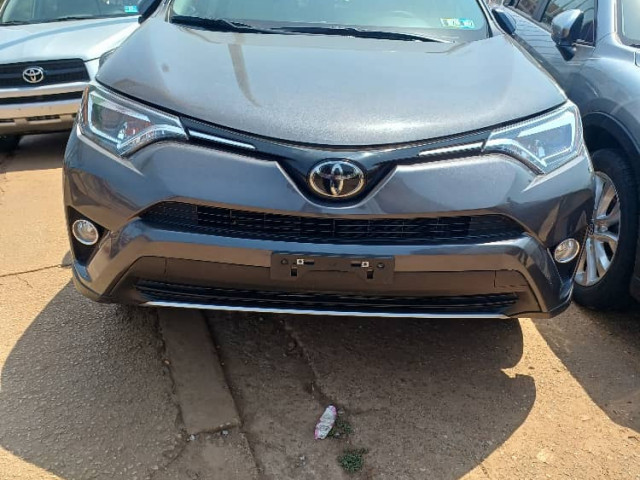 Toyota RAV4, Voitures, Conakry