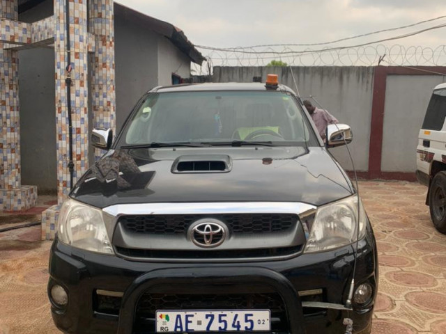 Toyota Hilux, Voitures, Conakry