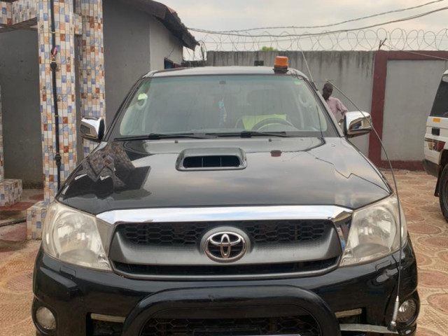 Toyota Hilux, Voitures, Conakry