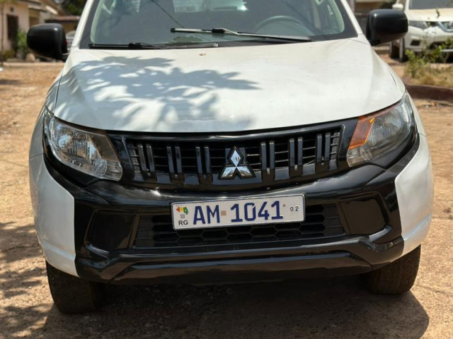 Mitsubishi L200, Voitures, Conakry