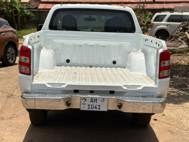Mitsubishi L200, Voitures, Conakry