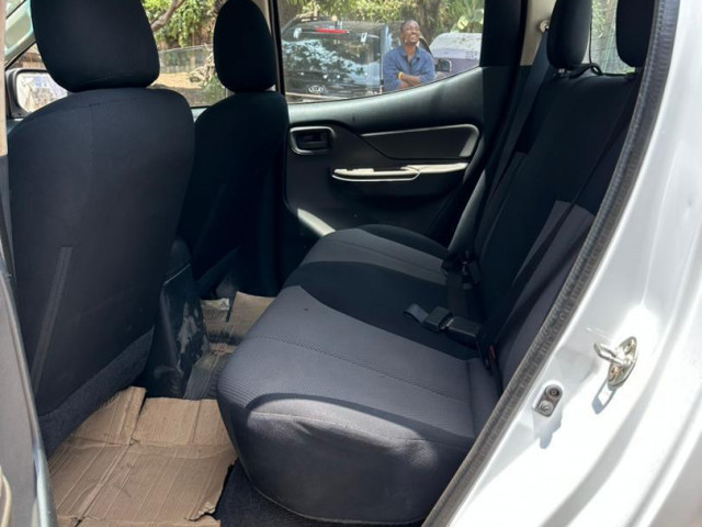 Mitsubishi L200, Voitures, Conakry
