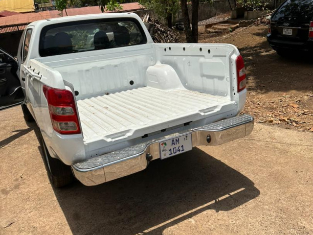 Mitsubishi L200, Voitures, Conakry