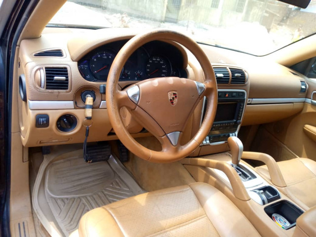 Porsche Cayenne, Voitures, Conakry