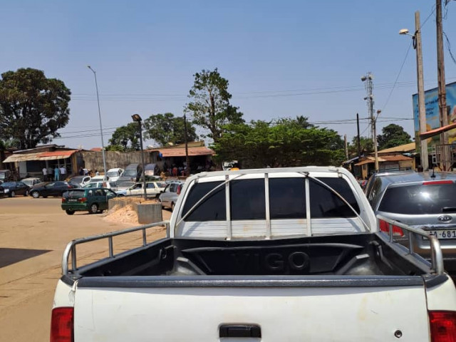 Toyota Hilux, Voitures, Conakry
