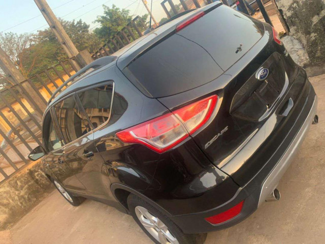 Ford Escape, Voitures, Conakry