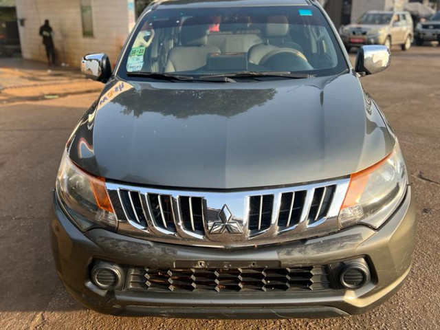 Mitsubishi L200, Voitures, Conakry