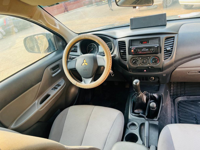 Mitsubishi L200, Voitures, Conakry