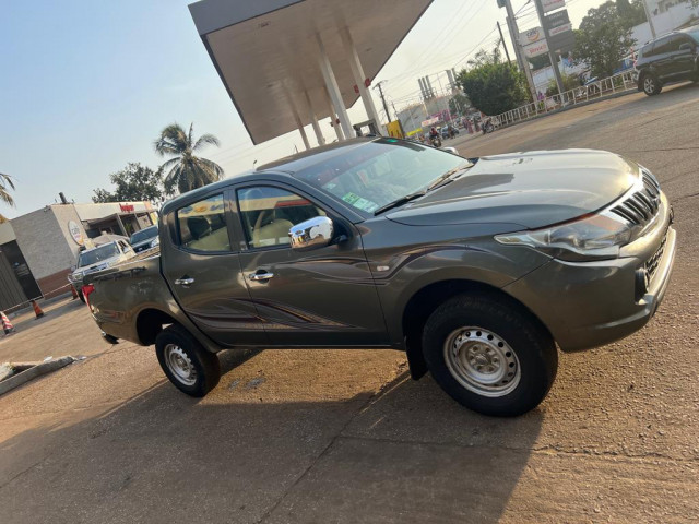 Mitsubishi L200, Voitures, Conakry