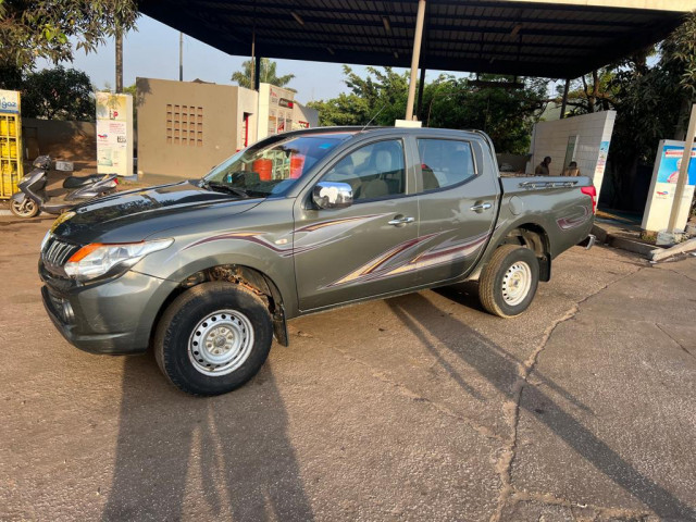Mitsubishi L200, Voitures, Conakry